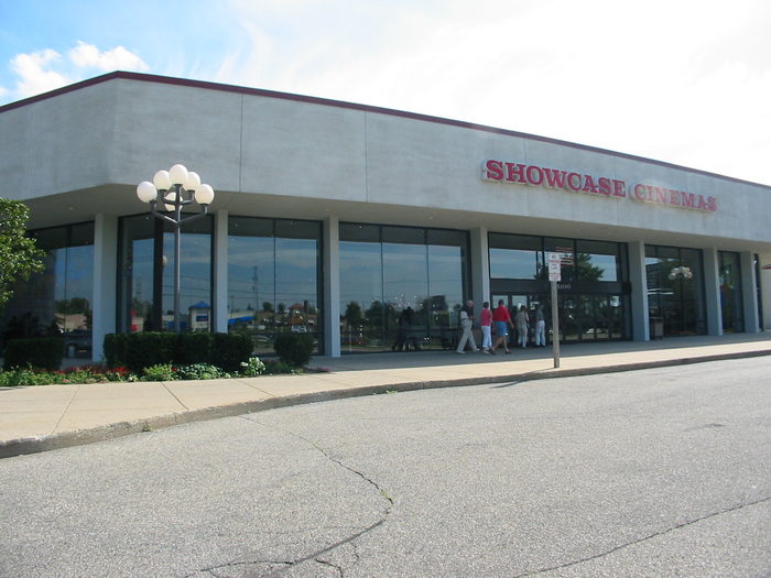 Showcase Cinemas Grand Rapids - 2002 Photo (newer photo)